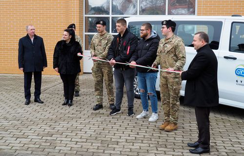 Mától új kisbusszal utazhatnak a Harruckern diákjai